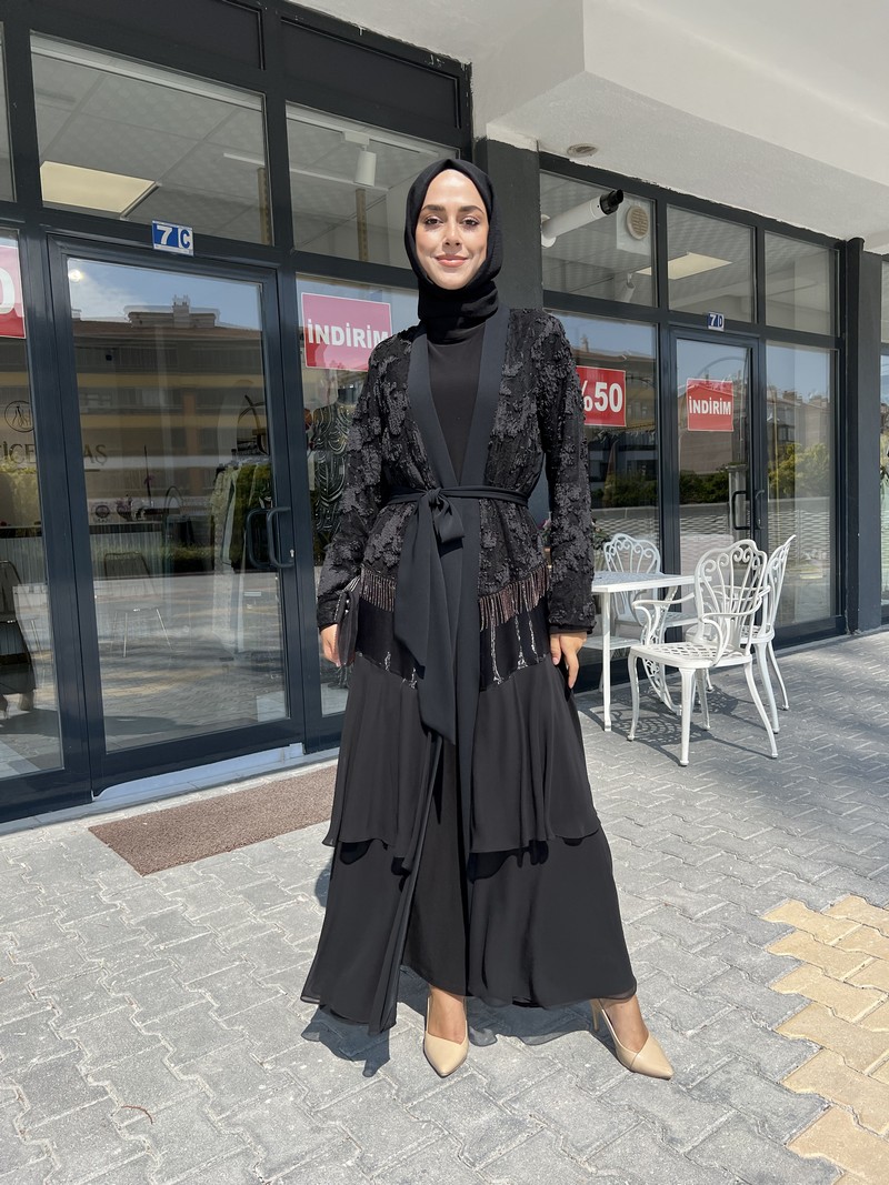 Etrucci Siyah Garnili Eteği Volanlı Abaya 6095