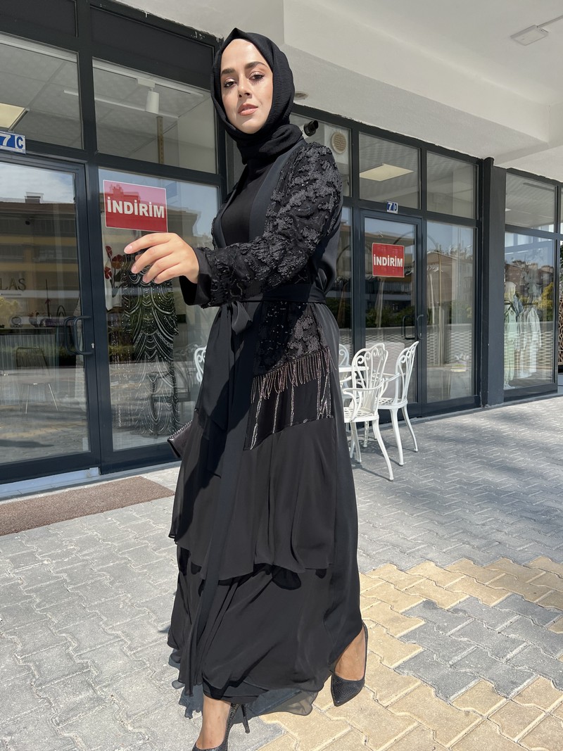Etrucci Siyah Garnili Eteği Volanlı Abaya 6095