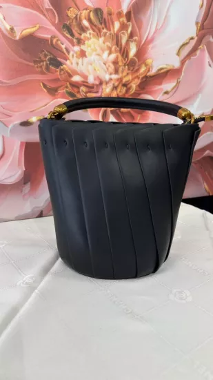 DSN-Dikey Kapitone Detaylı Siyah El ve Omuz Çantası