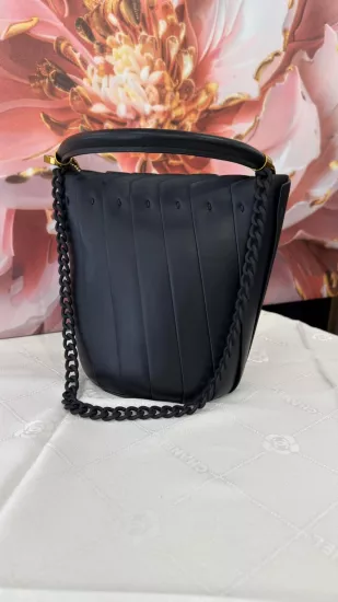 DSN-Dikey Kapitone Detaylı Siyah El ve Omuz Çantası