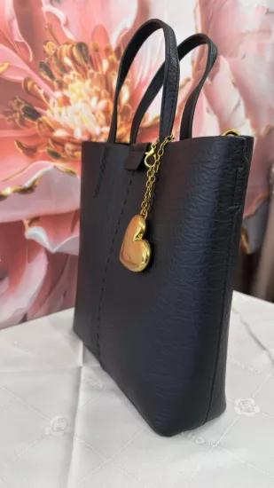 DSN-Siyah Orta Boy Kalp Aksesuarlı İthal El ve Omuz Çantası